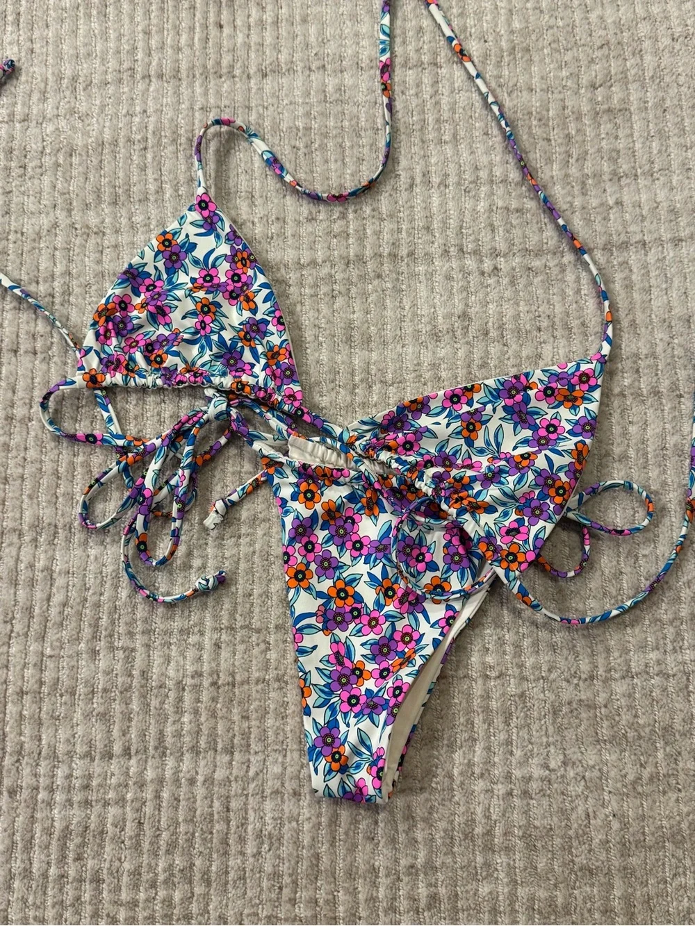 Frankie's Bikinis ✨Rare Print 🌺 White Floral String Bikini